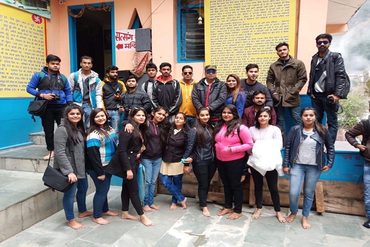 https://cache.careers360.mobi/media/colleges/social-media/media-gallery/1594/2021/10/6/Group picture of International Institute of Mass Media New Delhi_Others.jpg